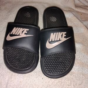 Nike Women's Benassi JDI Slides Sandal Size 8 Comfy Beach Pool Shower Slip On's.